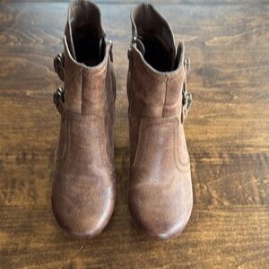 BareTraps Women's Mushroom Micro Triumph Ankle Boots Size 6.5